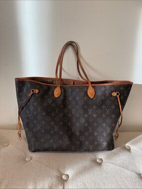 Louis Vuitton GM Neverfull tote